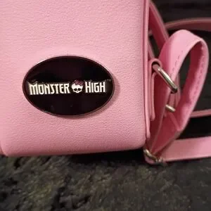 Pink Monster Backpack monster high | Bags | Monster High Pink Spider Web Coffin Shaped ...